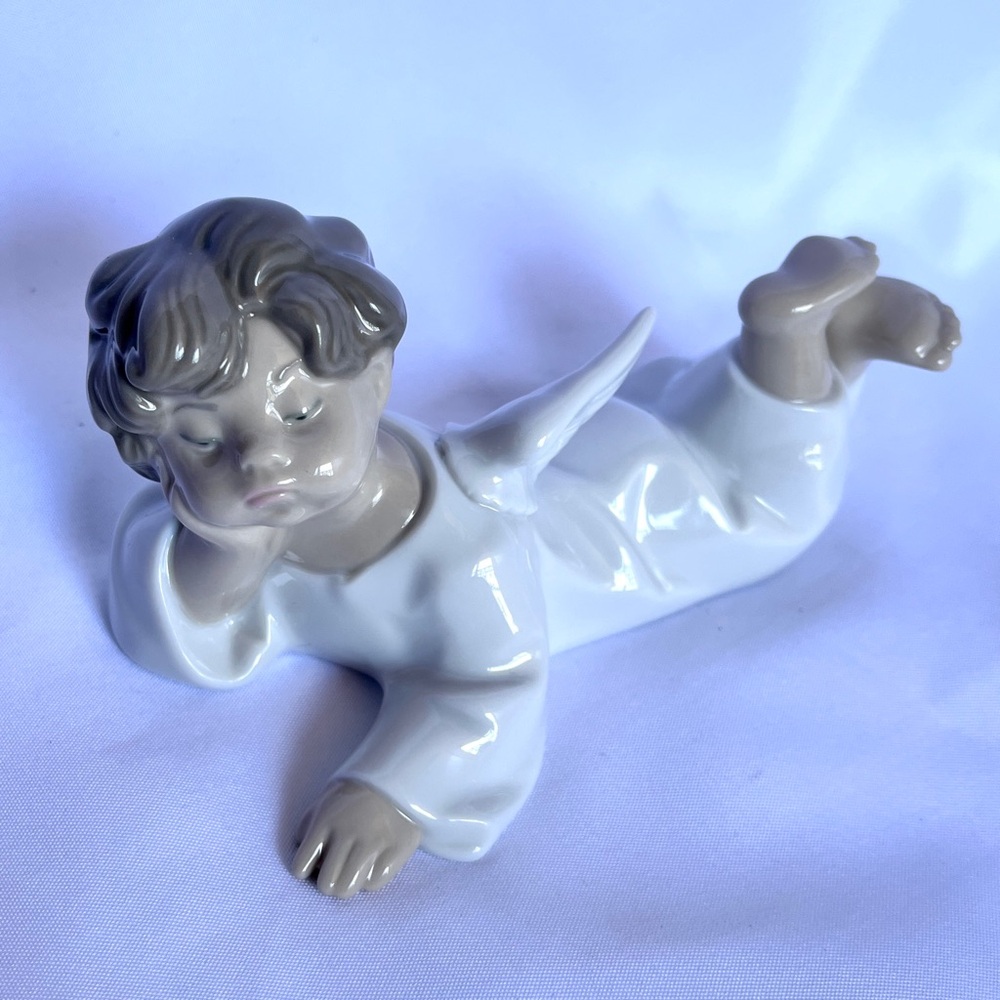 Lladro Angel Lying Down 3" x 5" Hand Made Porcelain Figurine 4541 Excellent VTG